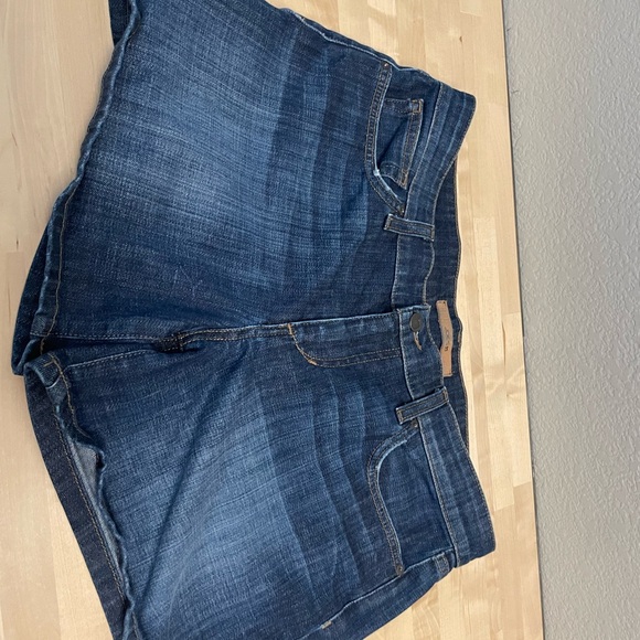 Joe’s Denim Shorts 4” seam - Picture 5 of 7